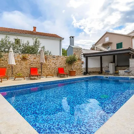 Alka Villa *